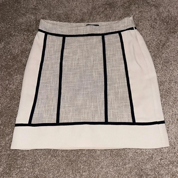 Ann Taylor Dresses & Skirts - Ann Taylor Black and Cream Geometric A-Line Pencil Skirt Size 4 - G